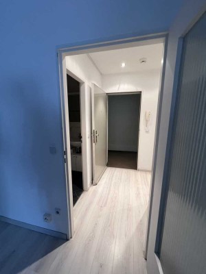 Helle, ruhige 1-Raum-Wohnung in Berlin Charlottenburg mit Einbauküche, Keller und Loggia