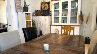 Zweifamilienhaus mit Garten, Garagen und Ausbaupotenzial – Ideal für Familien & Kapitalanleger