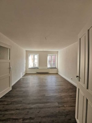 Große lichtdurchflutete 2,5-ZKB Wohnung mit sonnigem Balkon