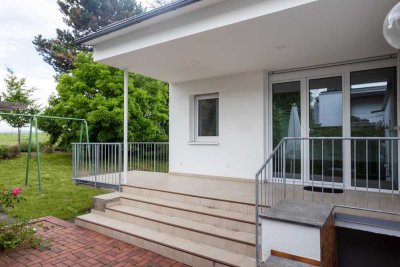 Großzügiger Bungalow mit modernem Komfort und Blick ins Grüne
