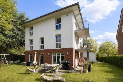 Maisonette-Wohnung mit ca. 321 m² Garten, Terrasse & Balkon in Hamburg-Schnelsen