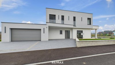 Erstbezug Luxus Villa in ruhiger Lage