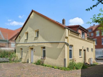 Attraktives Gewerbe -und Wohnobjekt in Toplage, derzeit Tierarzt-Praxis, von Laatzen