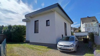 Modernes Haus in ruhiger Lage mit vier lichtdurchfluteten Zimmern in der Mühlwiesstraße, Siegbach.