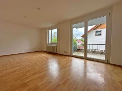 Sehr gut aufgeteilte 3 Zimmer ETW mit Balkon+EBK+PKW Stellplatz!