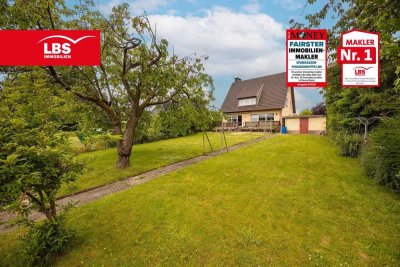 Einfamilienhaus mit Garage auf schönem Grundstück in Halingen