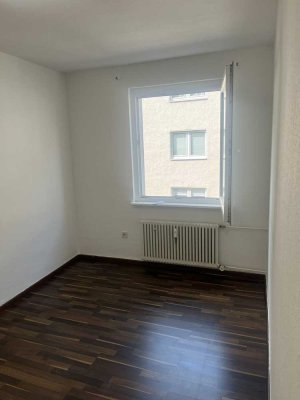 Attraktive und sanierte 3-Zimmer-Wohnung mit gehobener Innenausstattung mit Balkon in Duisburg