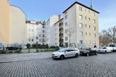 Geräumiges Apartment bezugsfrei mit modernem Bad und EBK