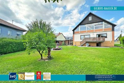 Schillingen: Charmantes Einfamilienhaus mit schönem Garten, Doppelgarage und Carport