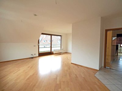 3,5 Zimmer-Wohnung mit großem Balkon und zusätzlichem Platz im ausgebauten Dachgeschoss
