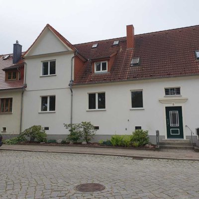 Erstbezug nach Sanierung mit EBK: Schöne 3-Raum-Hochparterre-Wohnung in Neustrelitz
