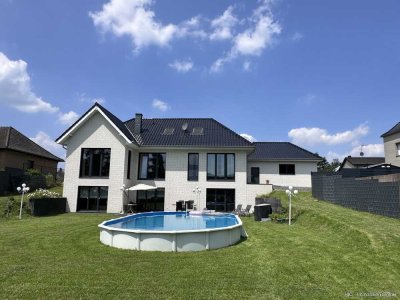 Top modernes & energieeffizientes Traumhaus mit Weitblick über die eigenen Wiesen