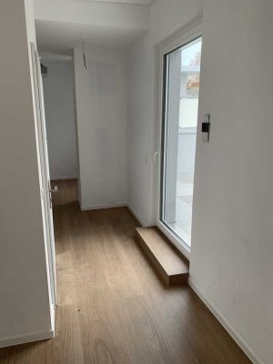 Neugebaute 2 Zimmer Wohnung mit Dachterrasse