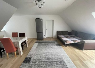 Ansprechende und vollständig renovierte 2-Zimmer-DG-Wohnung mit geh. Innenausstattung in Landau Isar