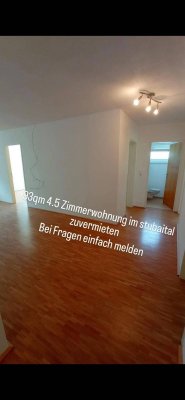 Moderne 4.5-Zimmer Wohnung mit Balkon in Medraz