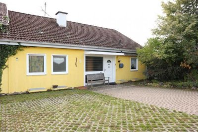 Schöne Doppelhaushälfte mit Garten, Stellplätzen und Garage, in Obernheim Ortsrandlage zu verkaufen