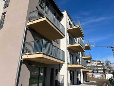 Erstbezug in schöner Neubauwohnung mit Balkon und Einbauküche