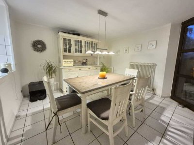 Raumwunder auf zwei Ebenen: Das 'Haus im Haus'-Gefühl mit Gartenparadies