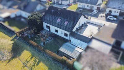großzügiges 2 Parteienhaus mit 2 Garagen und 4 Außenstellplätzen