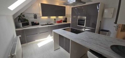 TOP KAPITALANLAGE & PROVISIONSFREI !!! Möblierte 3Z 118qm City DG Maisonett Wohnung mit EBK + Garage