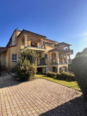 Moderne 4,5 Zimmer-Maisonette-Wohnung mit drei Balkonen, Kamin und Weitblick