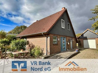 Skandinavisch inspiriertes Zuhause auf sonnigem, großzügigen Grundstück