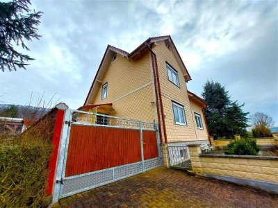 Einfamilienhaus in Kraja: 6 Zimmer, Garten, Garage und viel Platz für die Familie
