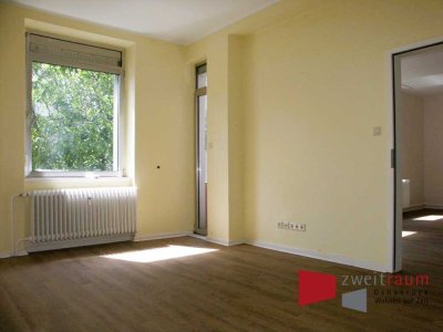 Westerberg, großzügige 4-Zimmer-Wohnung mit 2 kleinen Balkonen.