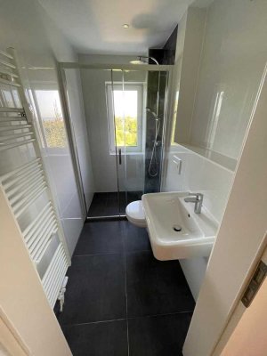 **ERSTBEZUG**Helle, sonnige DG-Wohnung!