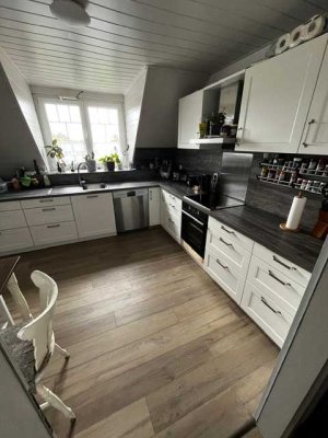 Schöne und modernisierte 3-Raum-Wohnung mit geh. Innenausstattung mit Balkon und EBK
