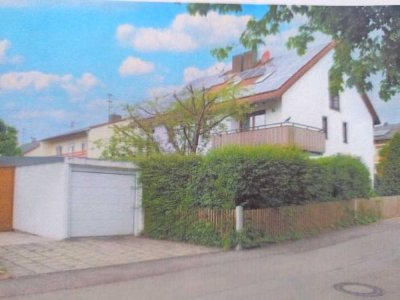 Charmante Doppelhaushälfte sehr ruhig gelegen - 140 m² - 5.0 Zi. mit Garage mit Wallbox und Carport