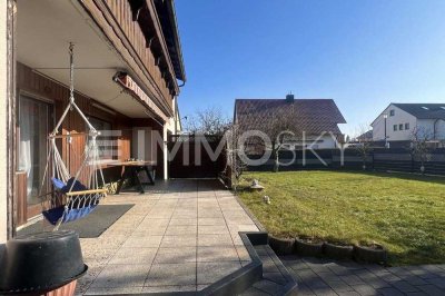 Zweifamilienhaus mit Balkon, Garten, PV-Anlage und Garagen