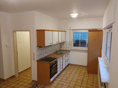 Helle Wohnung in Brühl mit Einbauküche, Duschbad, Garderobe/Flur & Abstellraum