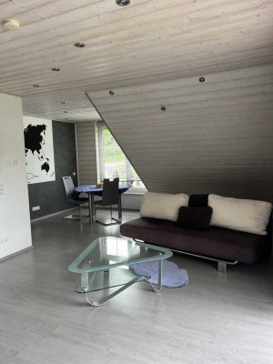 Schöne und großzügige 2,0-Raum-Dachgeschosswohnung mit Balkon und Einbauküche in Königsbronn