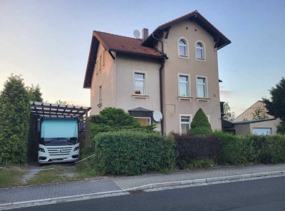 Ruhige Lage, grünes Paradies –3 Familienhaus mit idyllischem Garten