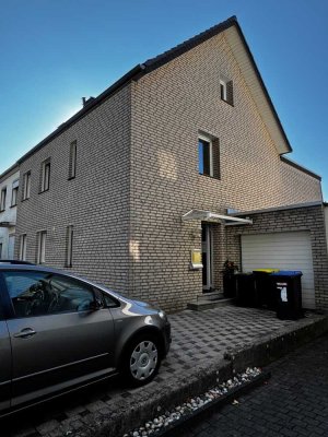 Modernisierte Doppelhaushälfte mit zwei Wohneinheiten – zentral wohnen, und Mieteinnahme!