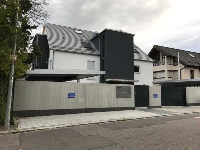 Moderne Dachgeschosswohnung mit privatem Aufzug zu verkaufen