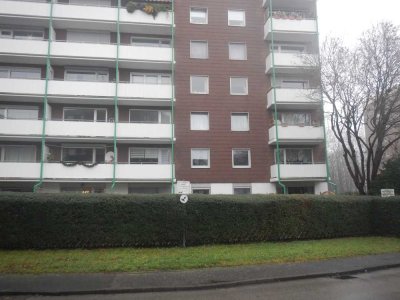 Teilmodernisierte 2-Raum-Wohnung mit Balkon und Einbauküche in Pulheim Geyen-Sinthern