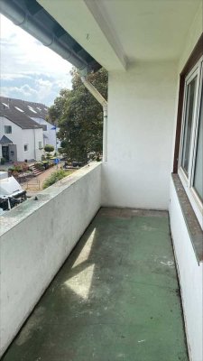 Helle Mietwohnung mit Balkon