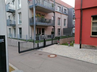 Neuwertige 4 Zimmer EG-Wohnung in zentraler Toplage mit Garten - provisionsfrei!