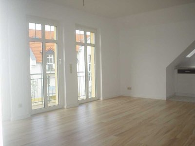 Singlewohnung mit Einbauküche, Balkon und Speicher im Spitzboden!