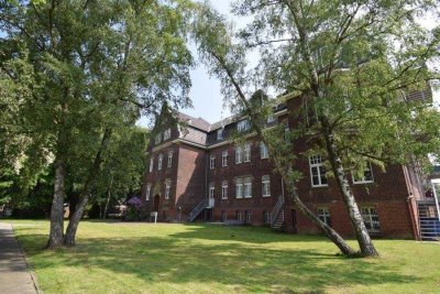 *Selber einziehen oder vermieten-helle Wohnung mit Aufzug im historischen Gemäuer in Rheindahlen*