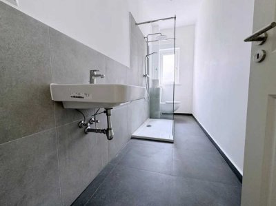 Erstbezug nach Rundumsanierung! 4 Zi. Whg. mit EBK und Balkon in zentraler Lage