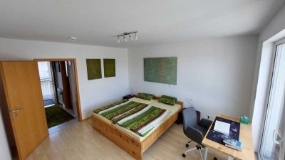 Exklusive, helle 2-Zimmer Penthouse Wohnung mit gehobener Innenausstattung und EBK in Regensburg