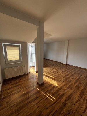 Wohnen mit Charakter: 5-Zimmer-Wohnung in Berlin-Rosenthal