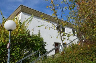 Modernisierte 4,5-Zimmer-Wohnung mit Balkon und EBK in Tamm