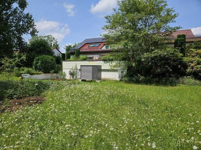 Großzügiges Zweifamilienhaus mit großem Grundstück