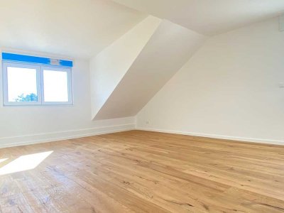 Erstbezug nach Sanierung - Hochwertige & geschmackvolle 3ZKB DG-Wohnung mit Garage - PROVFREI