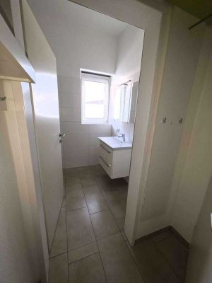 Helle 3-Zimmer-Wohnung im EG mit Einbauküche und Balkon — ideal für WG