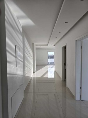 *RESERVIERT* PROVISIONSFREI & direkt vom Eigentümer-Großzügige Penthouse-Wohnung mit EBK - sof. bez.